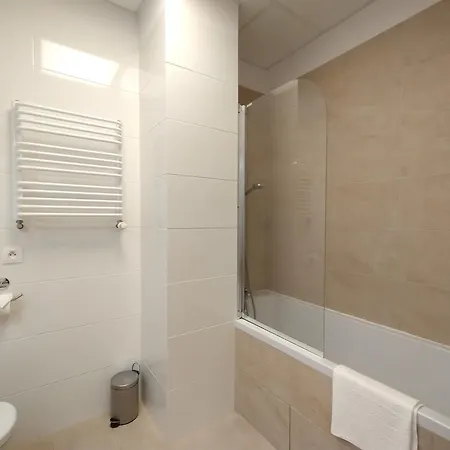 Aleje Jerozolimskie 216 By Perfect * Varsovie